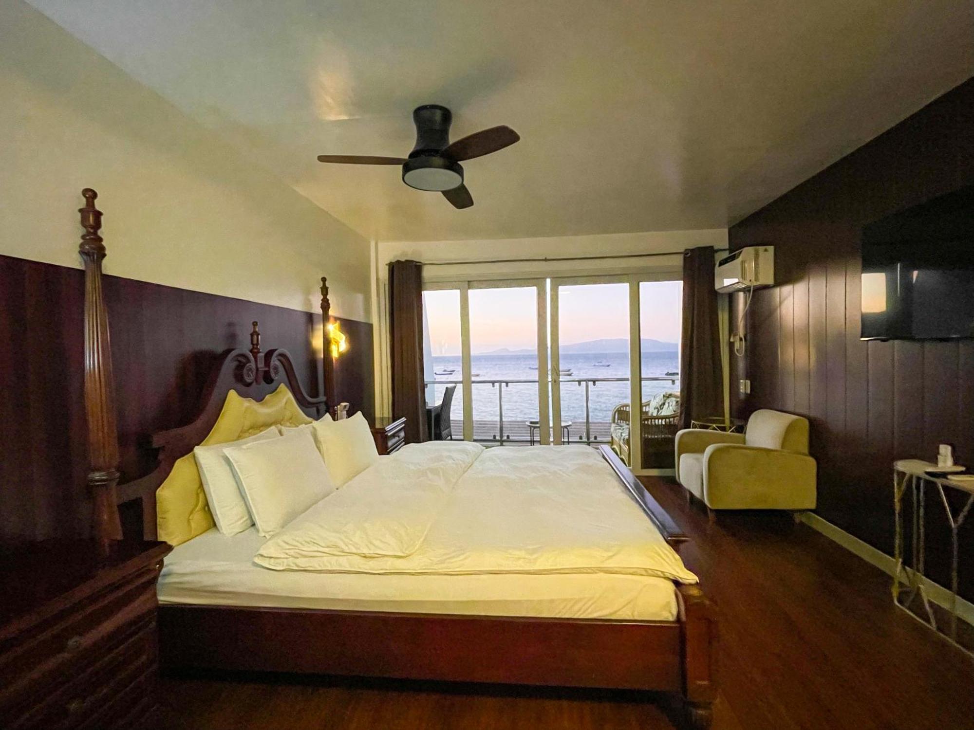 Montani Beach Resort Puerto Galera Powered By Cocotel Exterior photo